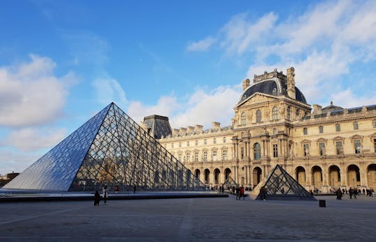 Guided Louvre exterior tour and skip-the-line entry with audio guide
