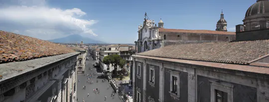 Excursão de dia inteiro no Etna Wine Bus com degustação de vinho e comida