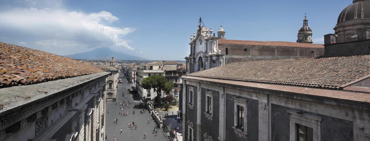 Tour dell'Etna Wine Bus di un'intera giornata con degustazione di vino e cibo