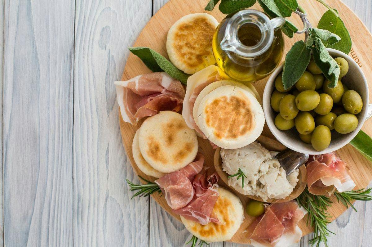 Tour dell'acetaia balsamica con degustazione di aceto e aperitivo