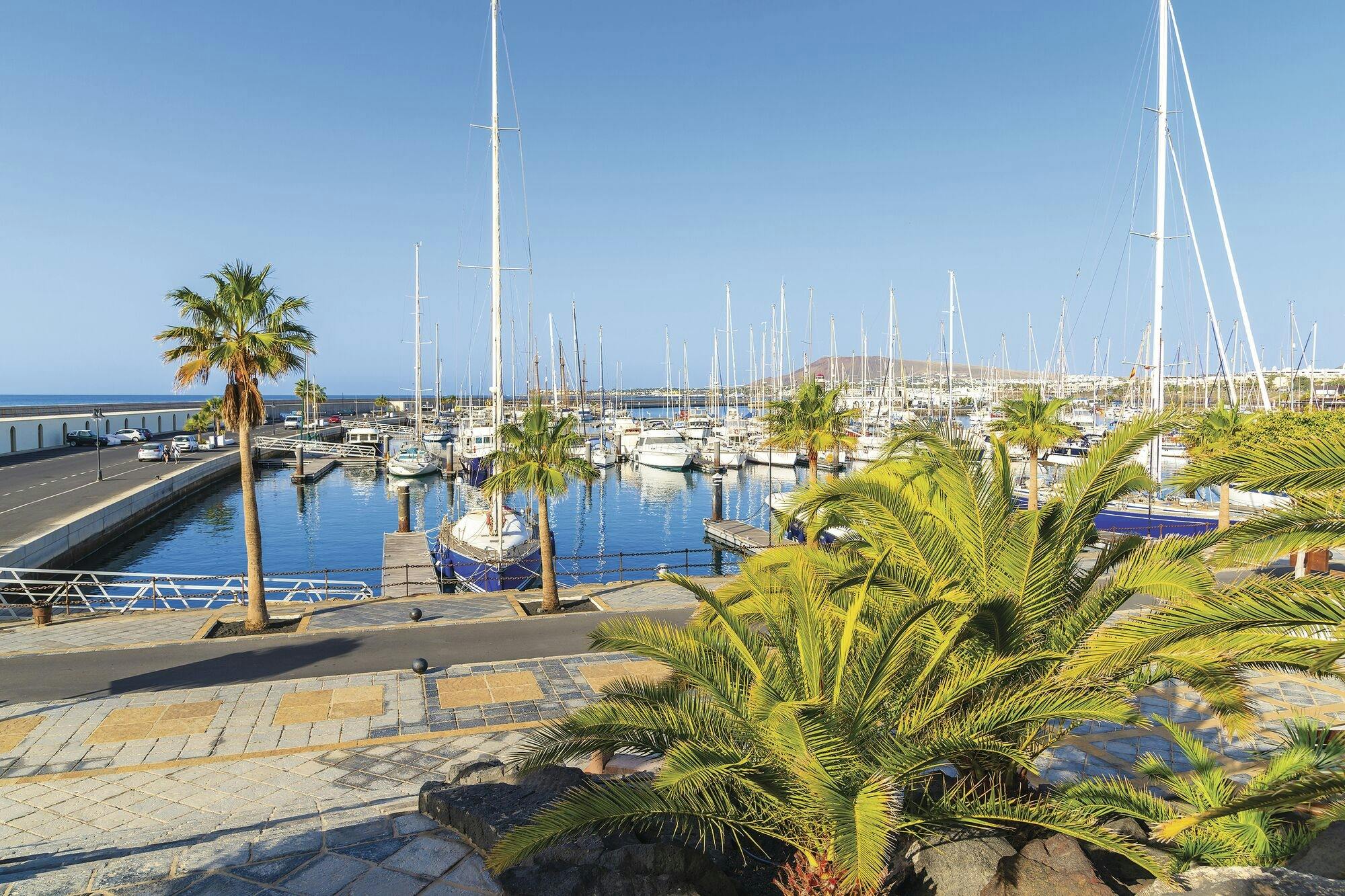 Guided shopping and exploration trip to Marina Rubicón