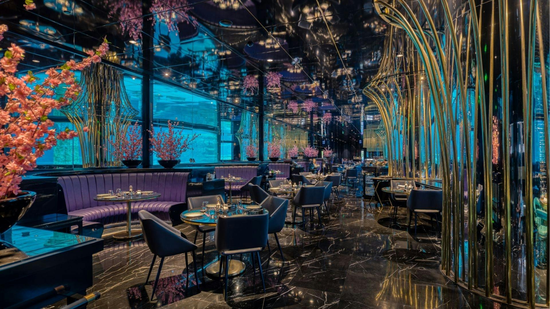 Underwater dining experience with live music in Antalya