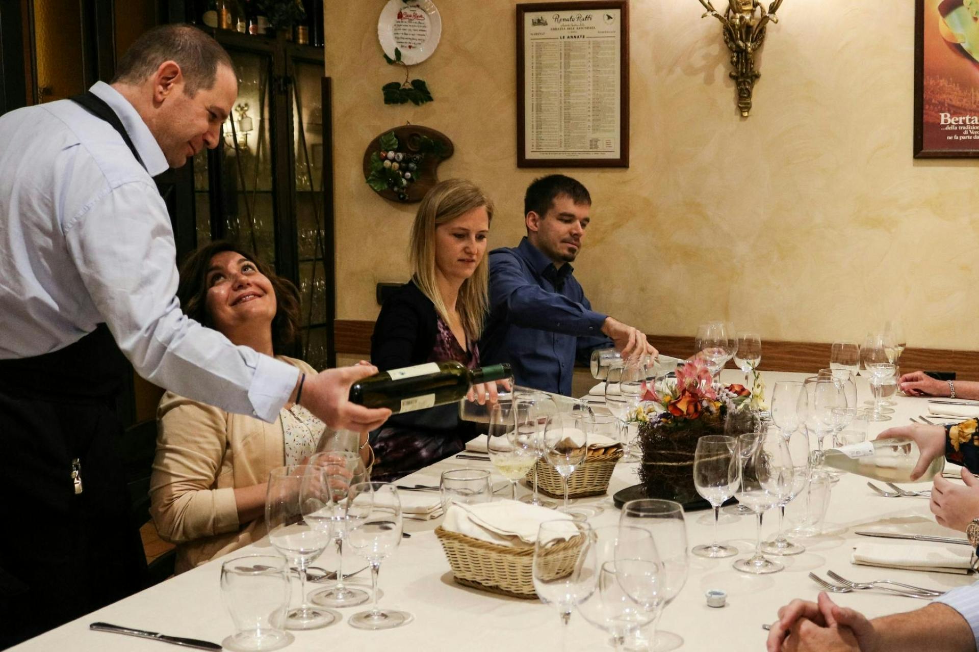 Guided wine tasting and food pairing dinner near the Pantheon