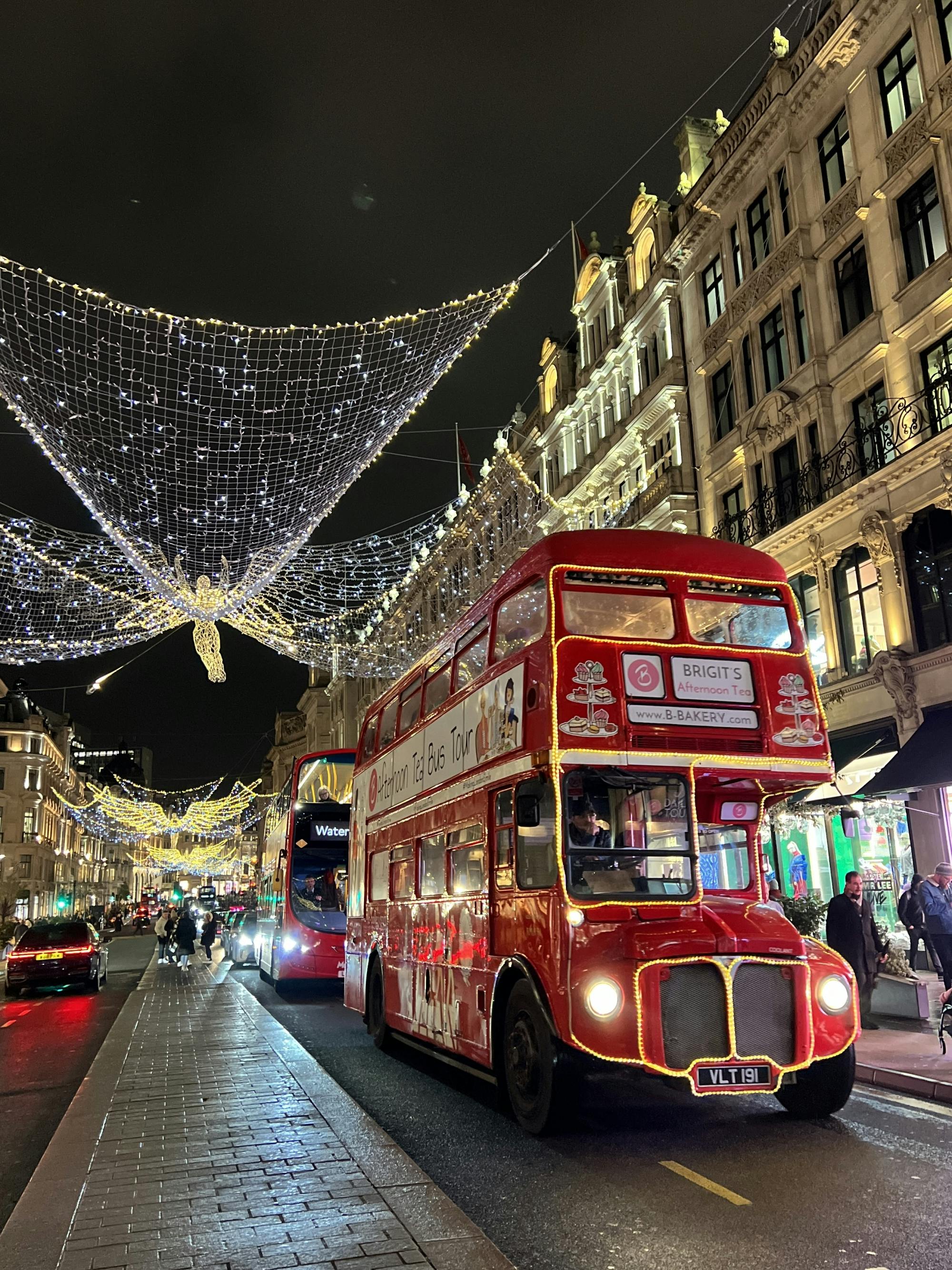 Afternoon tea bus tour of London