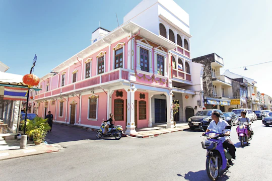 Phuket island tour with temples