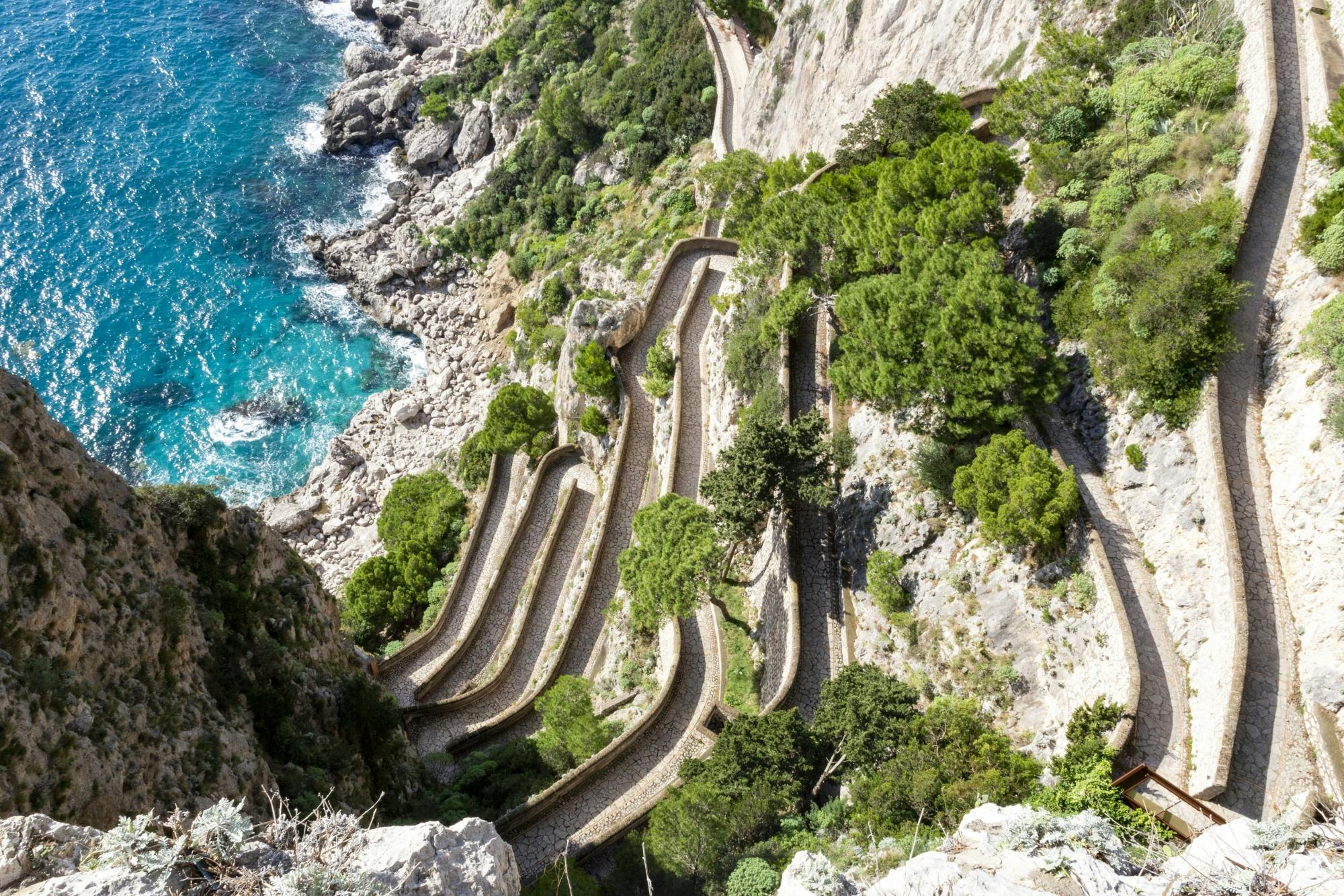 Tour condiviso dell'isola di Capri con traghetto da Napoli