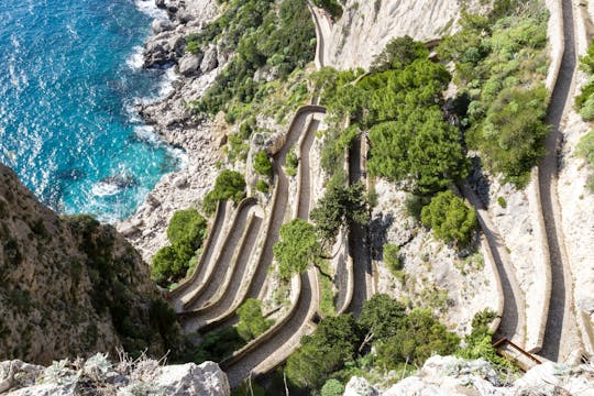 Gemeinsame Tour zur Insel Capri mit Fähre ab Neapel