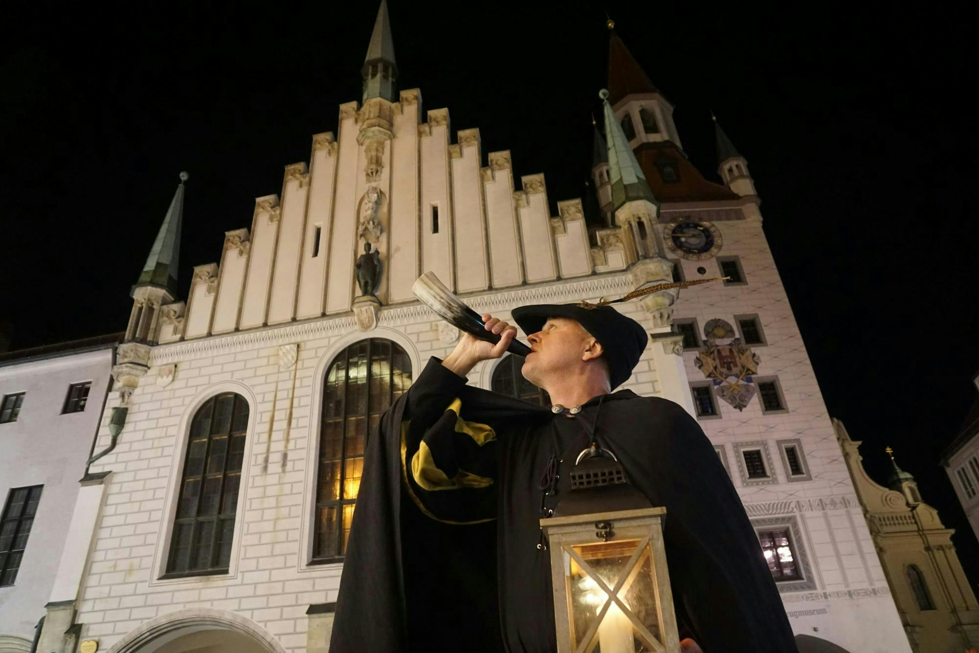 Night watchman guided tour through medieval Munich in German