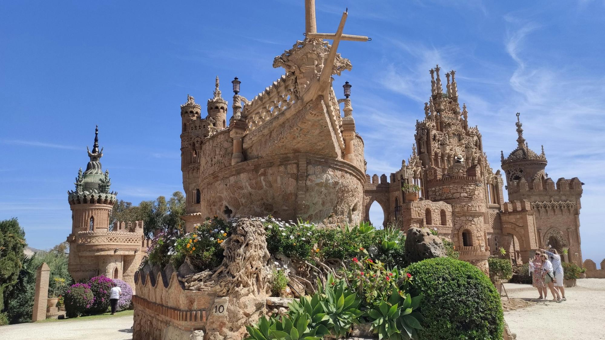 Mercado, Castillo de Colomares y encanto de pueblo