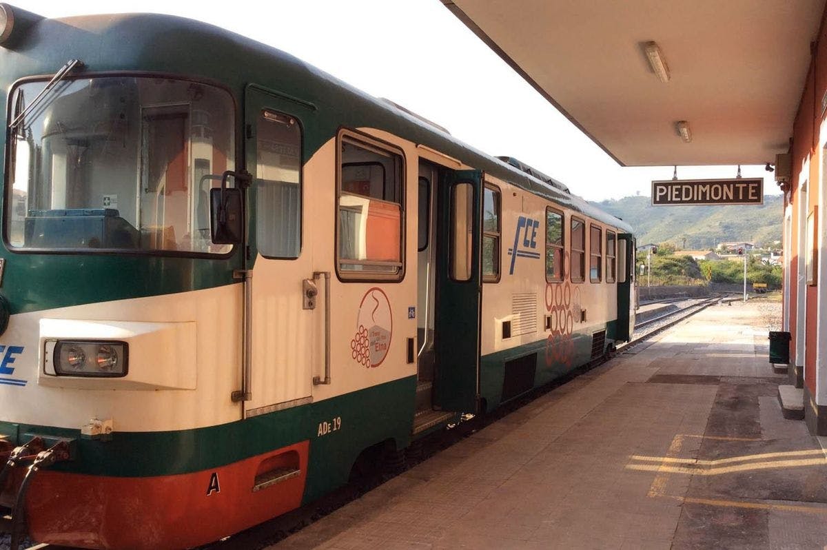 Etna Wine Train guided tour with wine and food tastings