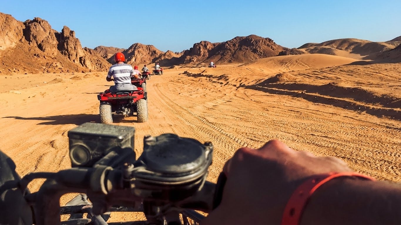 Combinação de quadriciclo no deserto de Sharm, jantar beduíno, show e observação de estrelas