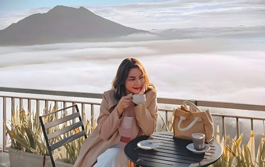 Bali destaca la excursión al amanecer con vistas al volcán y café