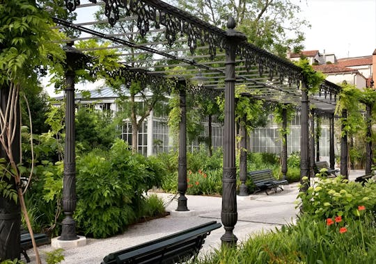 Light lunch in St. Mark's Square Royal Gardens