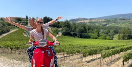 Tuscany iconic Italian scooter tour with lunch and wine tasting