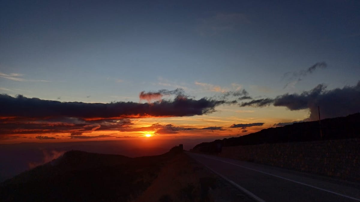 4x4 Etna zonsondergang tour met Lava Grot en lokale proeverijen