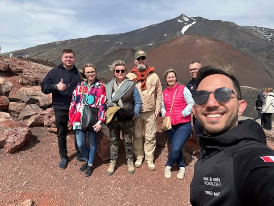 Tour di mezza giornata in 4x4 sull'Etna con grotta lavica e degustazioni