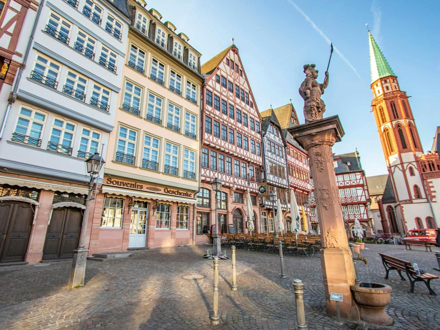 Private historical tour through Frankfurt with a local