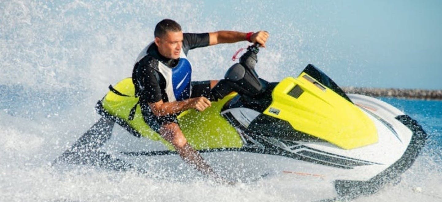 Single jet ski rental in St. Julian's