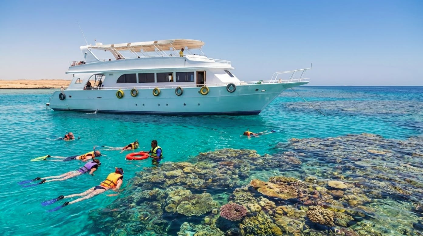 Gita in barca privata a Sharm El Sheikh con pranzo a base di pesce e bevande