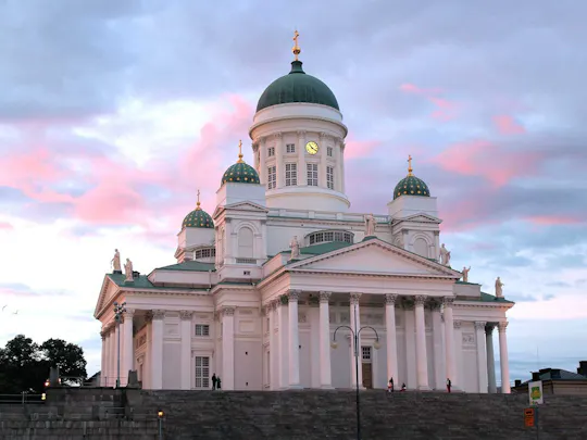Tour privato di 2 ore a piedi dell'architettura di Helsinki con guida locale