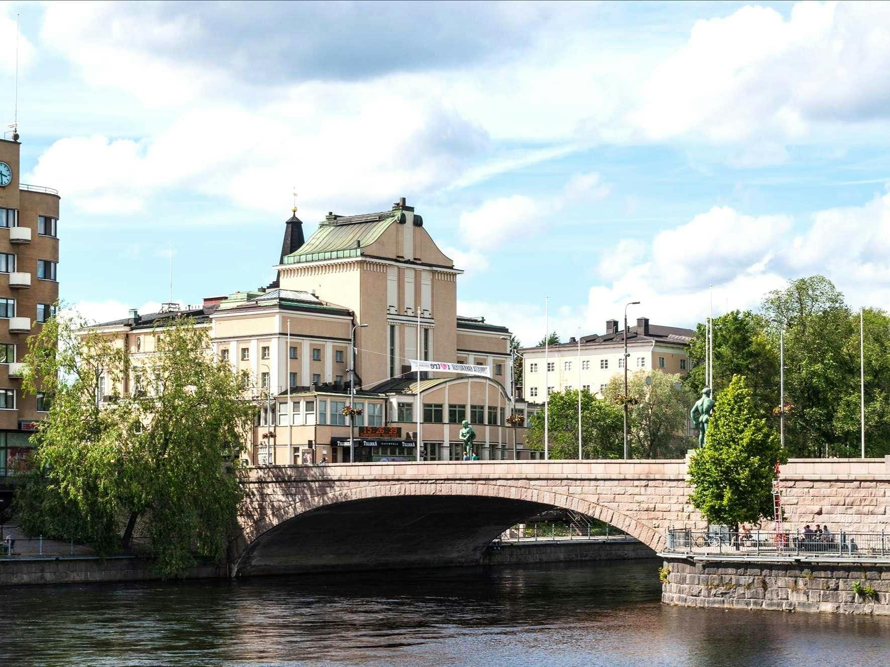 2-hour Tampere walking tour with a local guide