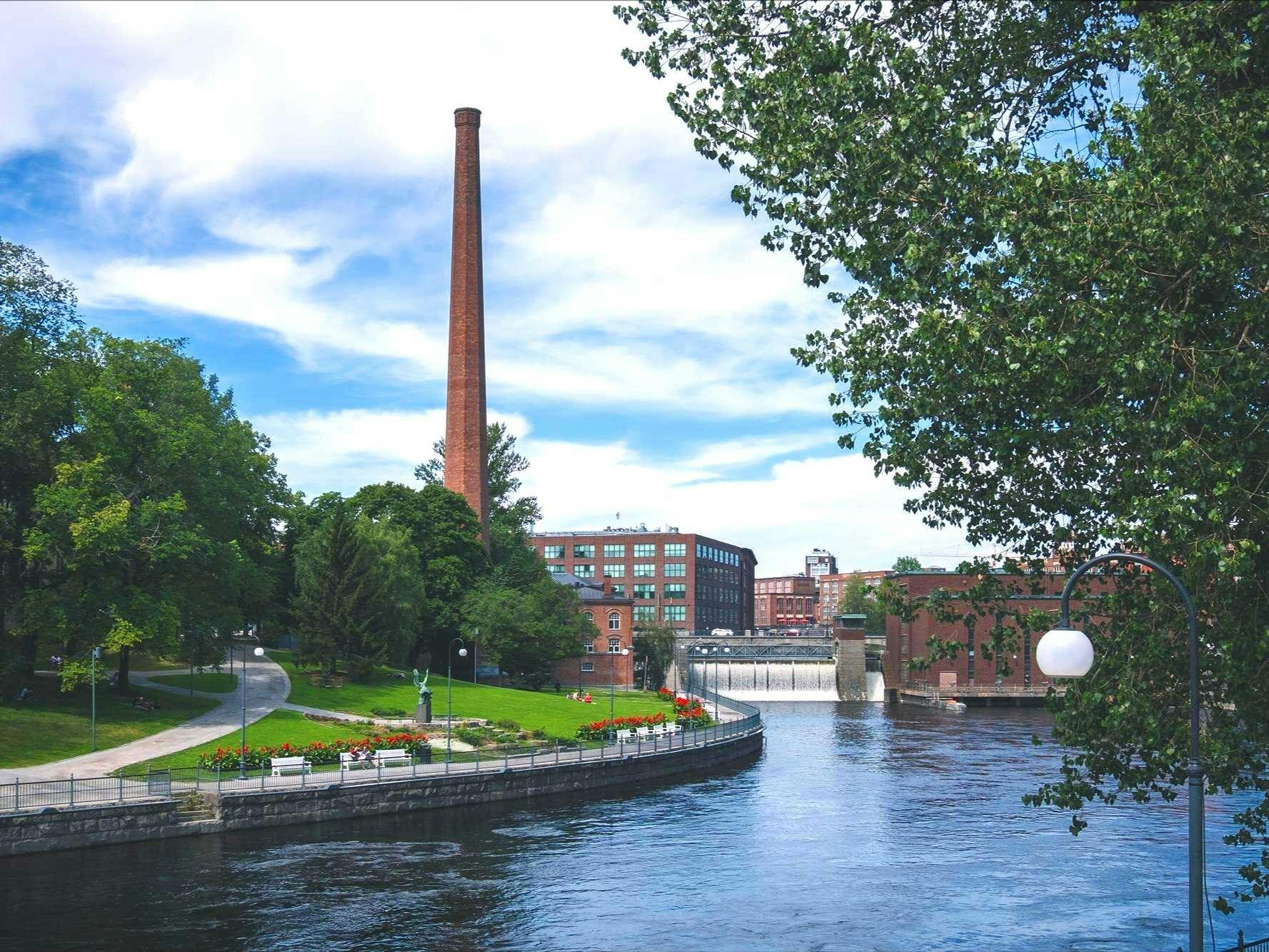 90-minute Tampere walking tour with local expert guide