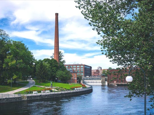 90-minute Tampere walking tour with local expert guide