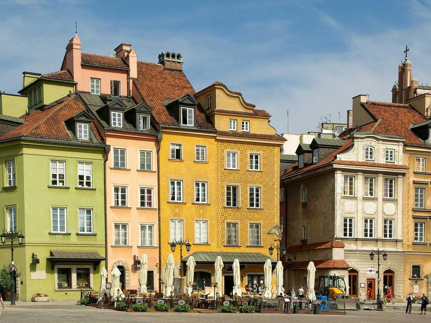 Capture Warsaw for your social media with a local