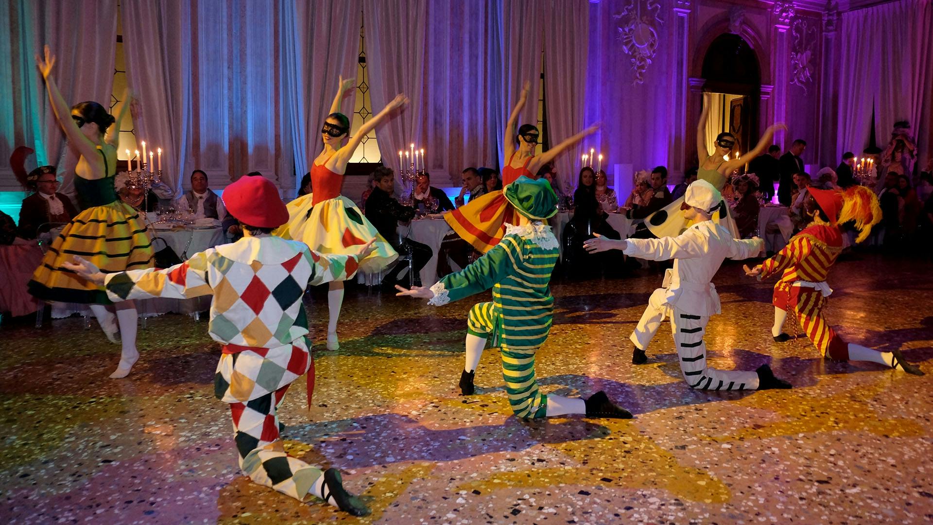 Gala dinner and Carnival Extravaganza show in Venice