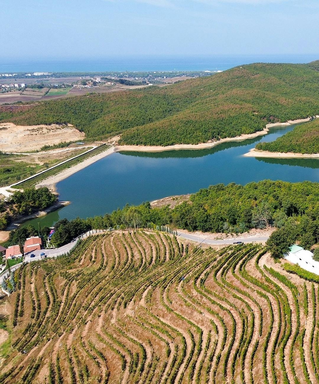 4x4 adventure to Lake Bovilla with wine tasting and lunch