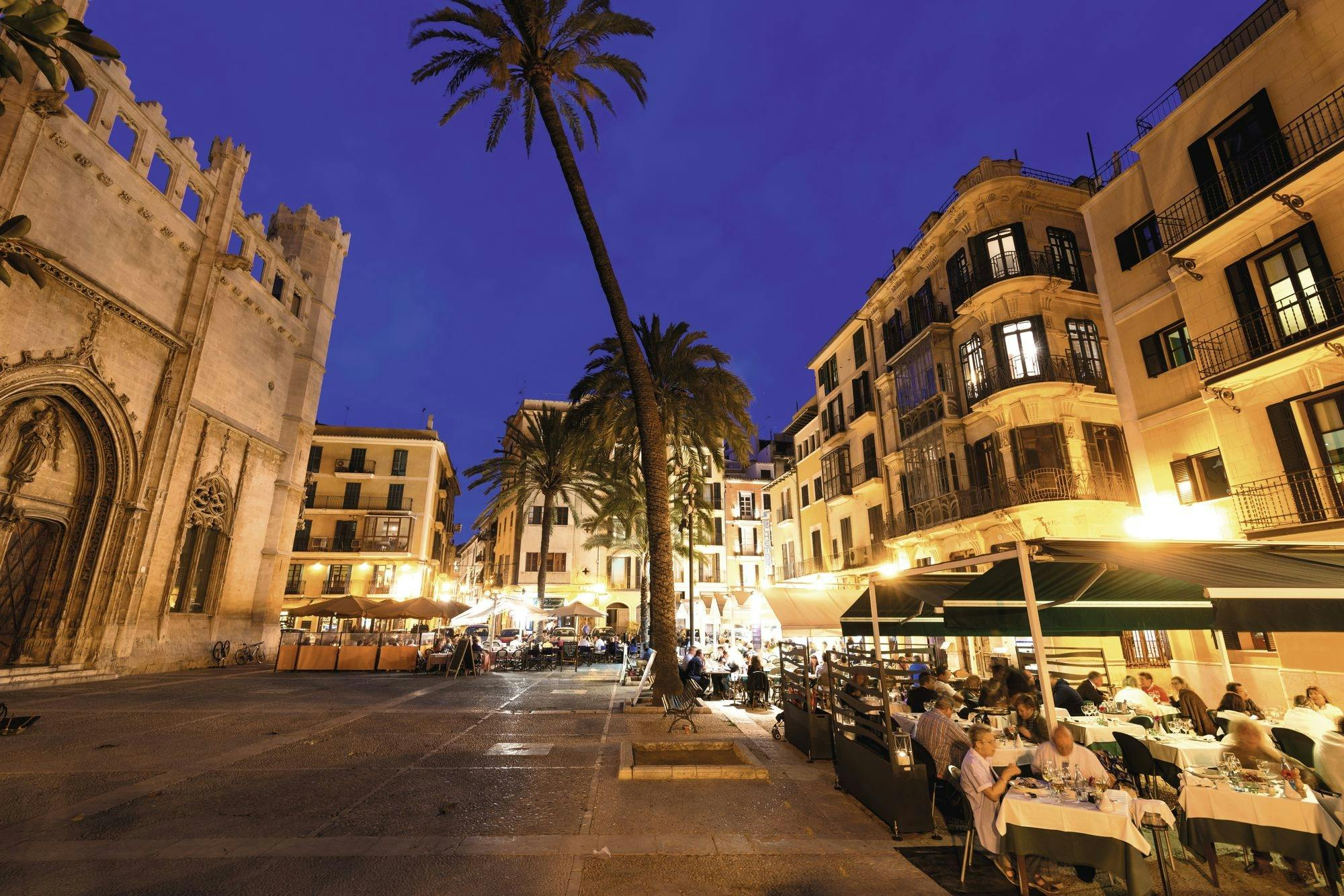 Palma Christmas tour and coca de Nadal sweetbread tasting