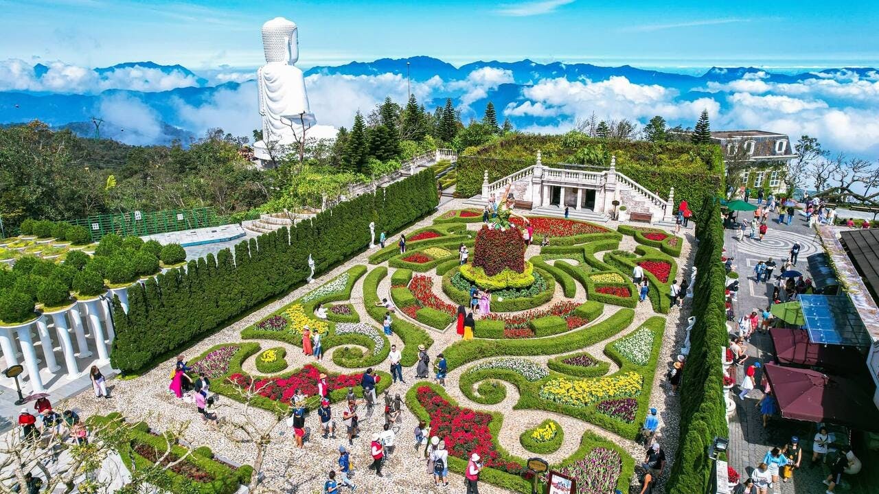 Tour to the Ba Na Hills with cable car and craft brewery and lunch