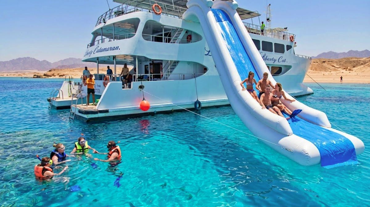 Boottocht en duikbootrit op de Liberty Catamaran vanaf Sharm el-Sheikh