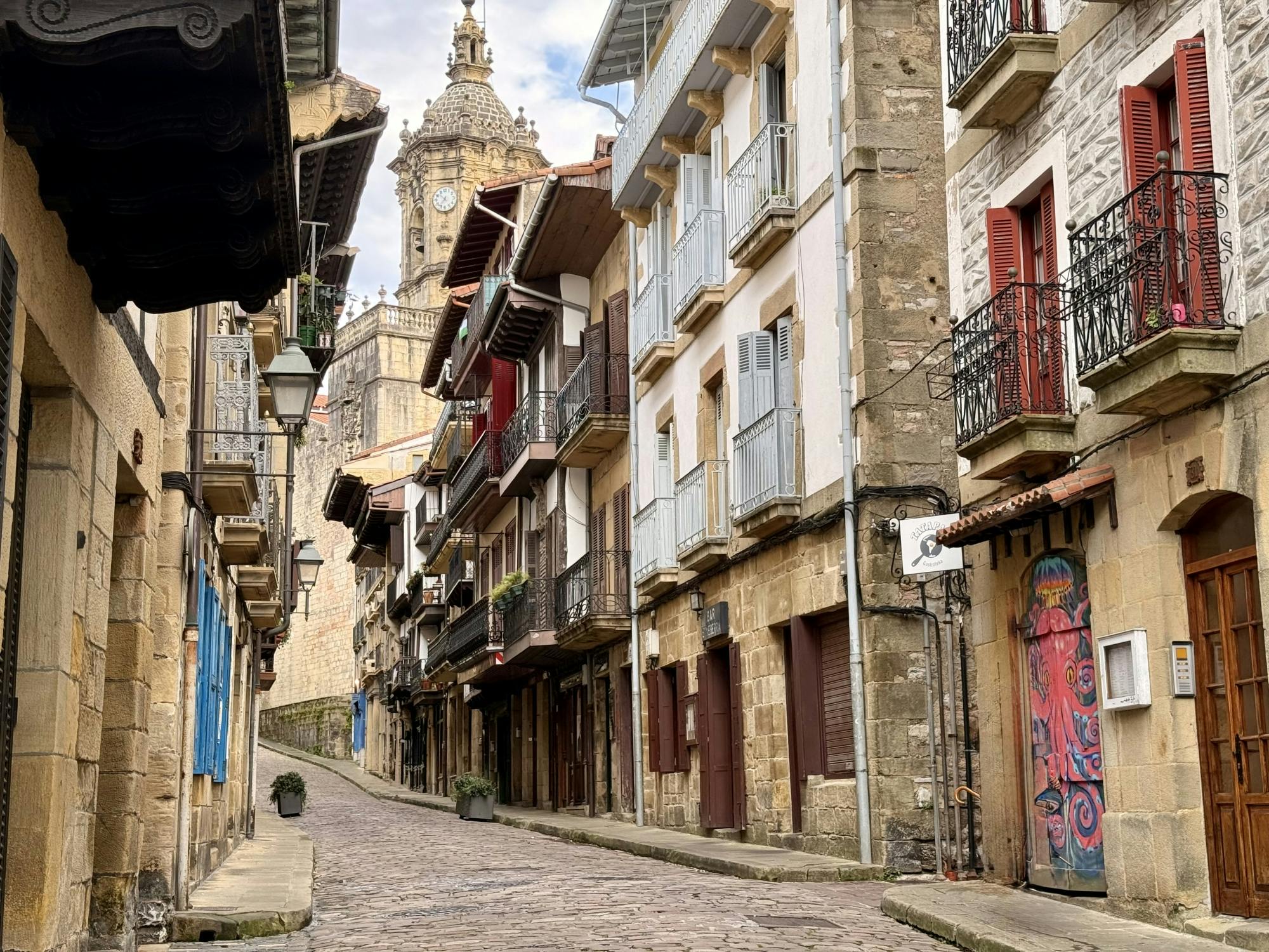 Shared tour of Hondarribia's Old Town and Marina