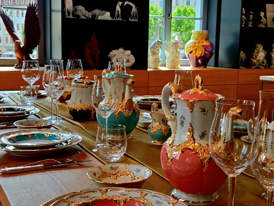 Dresden guided tour with visit to a renowned porcelain store