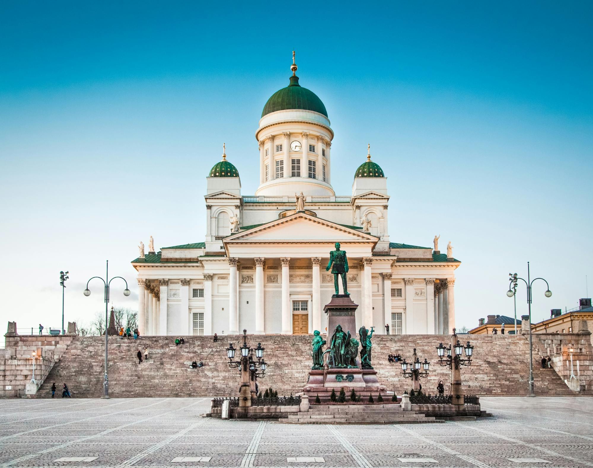 90-minute Helsinki photo walk with local expert guide