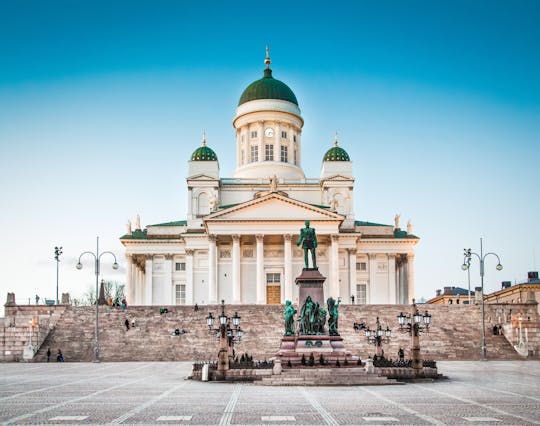 90-minute Helsinki photo walk with local guide
