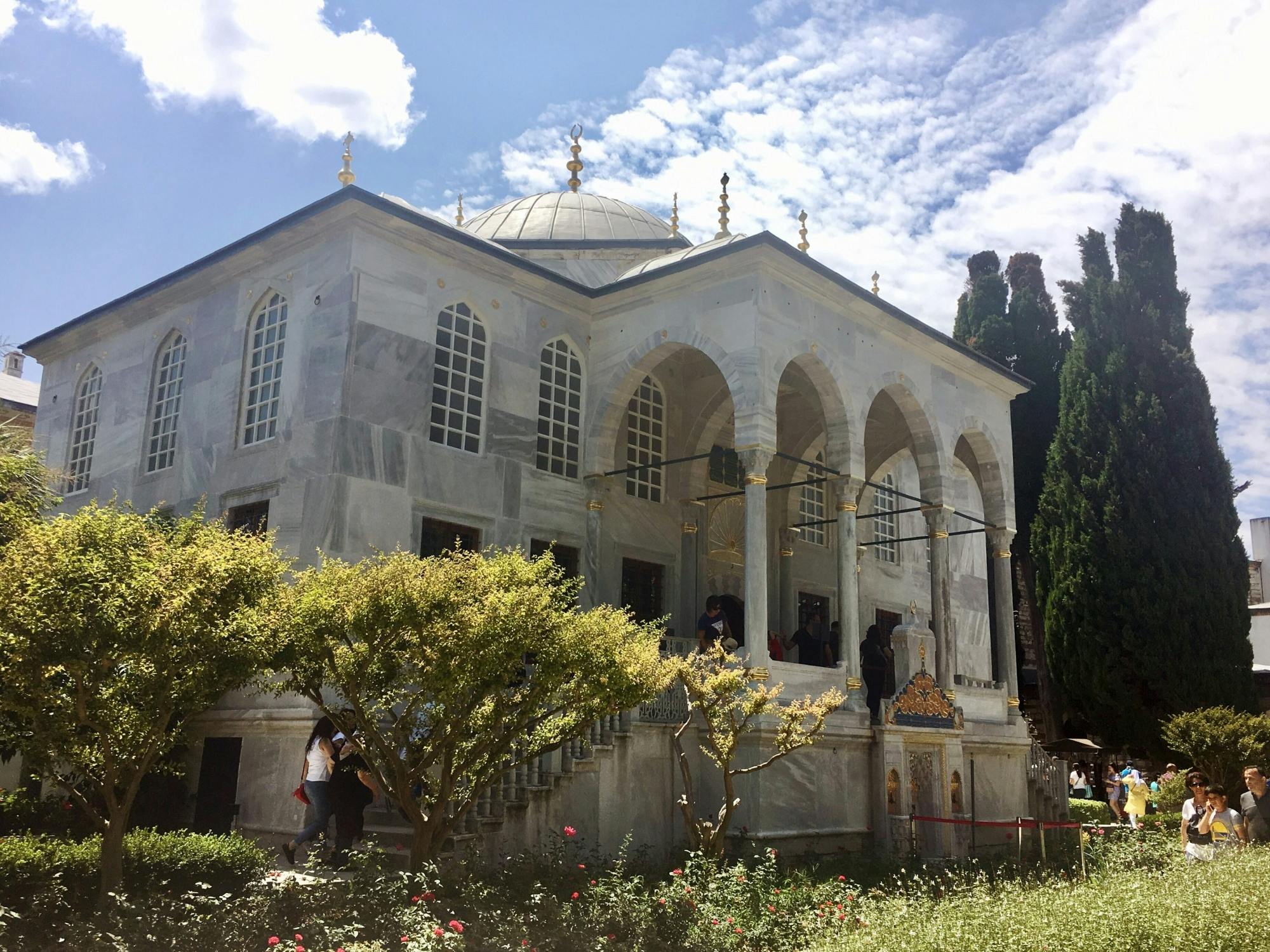 Istanbul old town walking tour from Bulgaria by overnight bus