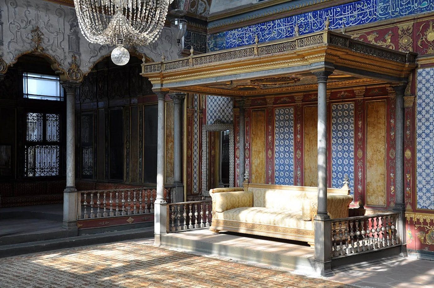 Istanbul old town walking tour from Bulgaria by overnight bus