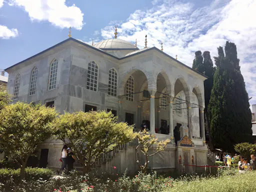 Istanbul old town walking tour from Bulgaria by overnight bus