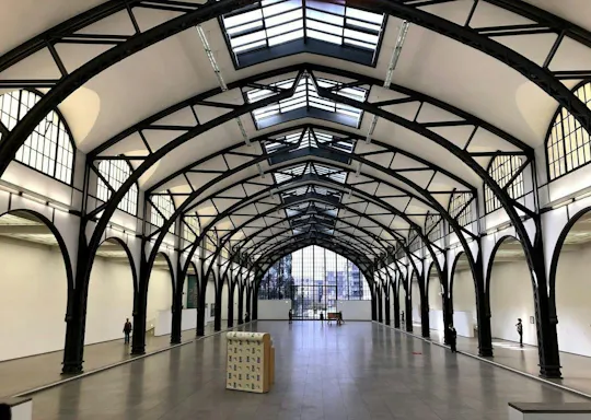 Berlin's history audio tour with Hamburger Bahnhof access