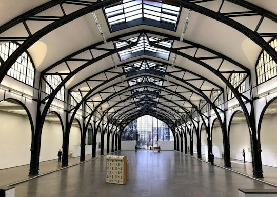 Berlin's history audio tour with Hamburger Bahnhof access