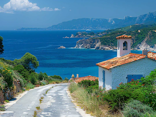 Saint-Tropez 2-hour introductory walking tour with a local