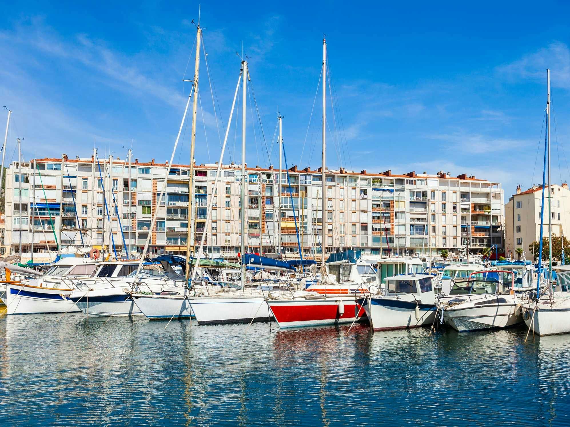Toulon 2-hour introductory walking tour with a local