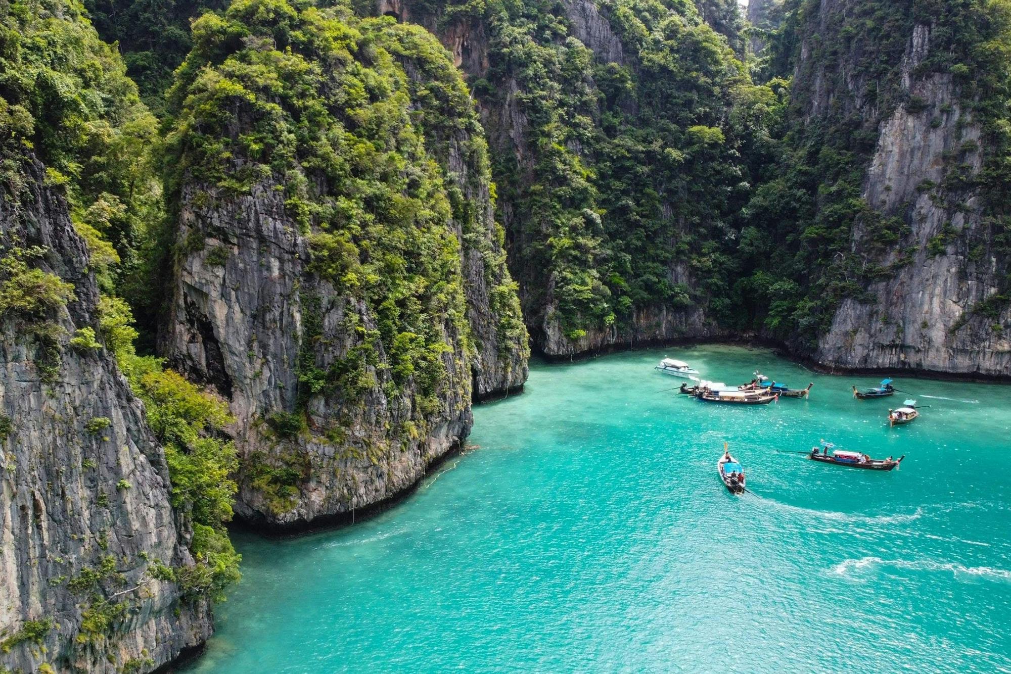 Full-day Phi Phi tour with Maya Bay, Pileh Lagoon and Viewpoint hike