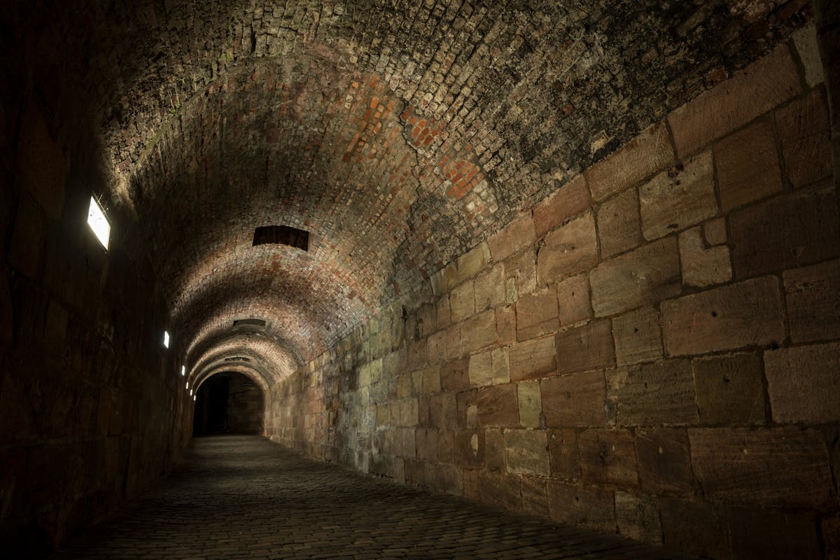 Cunicoli difensivi e segreti sotto il castello di Norimberga
