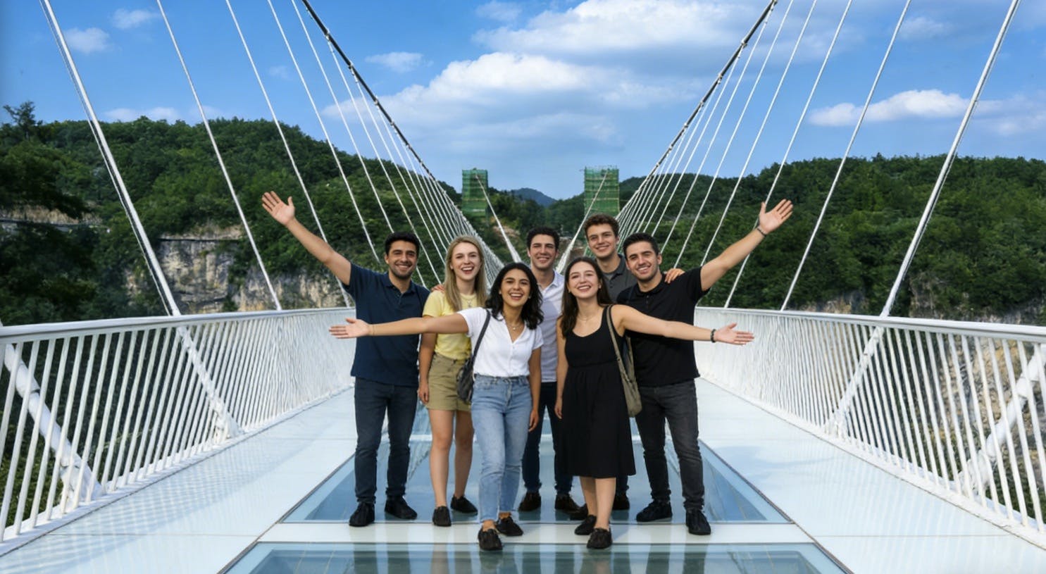 Private Tour durch den Zhangjiajie-Nationalpark mit Skywalk und Seilbahn