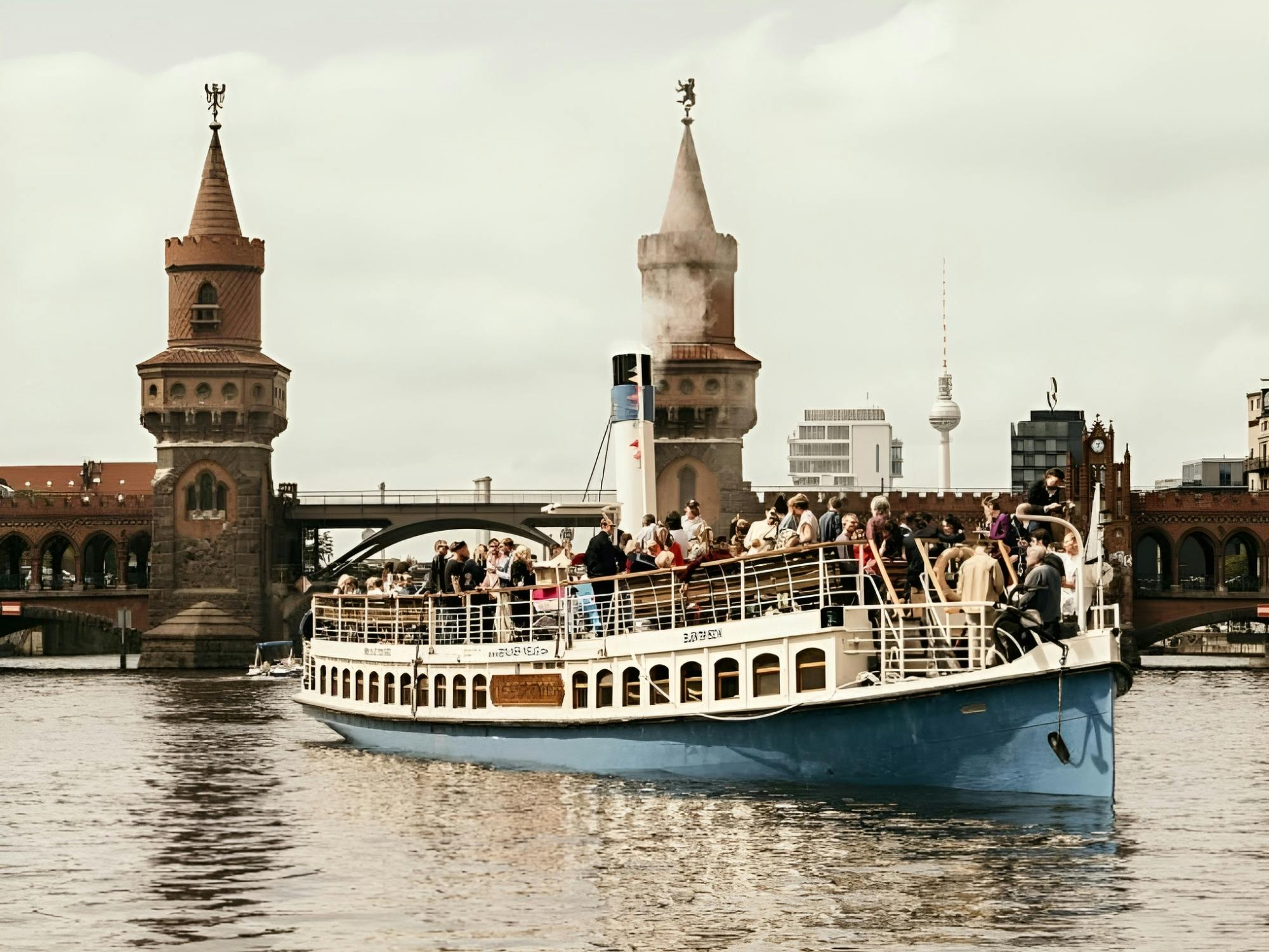 Berlin nightlife history from Wall to art and clubs river cruise