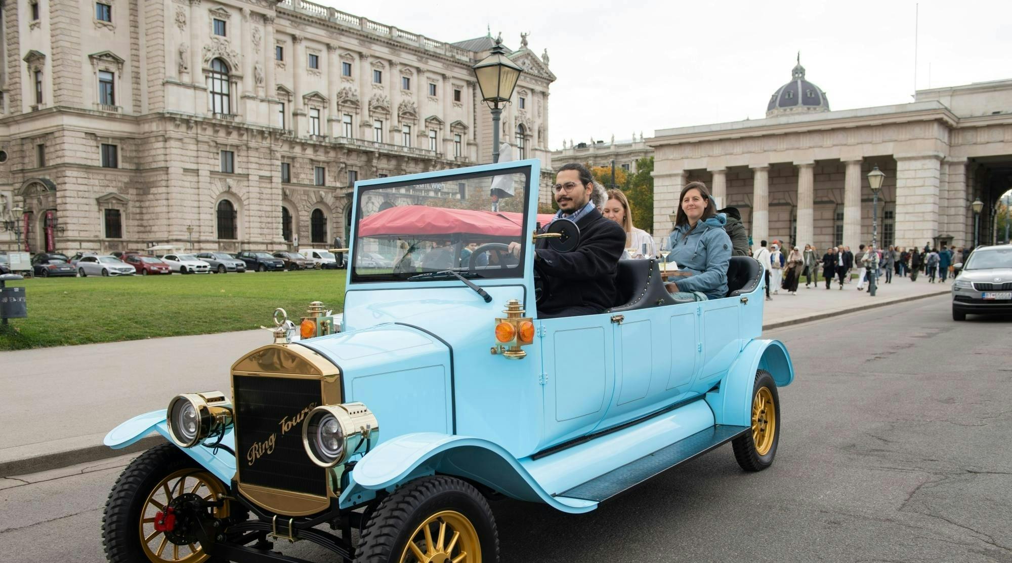 Private panoramic tour of Vienna in a vintage electric vehicle