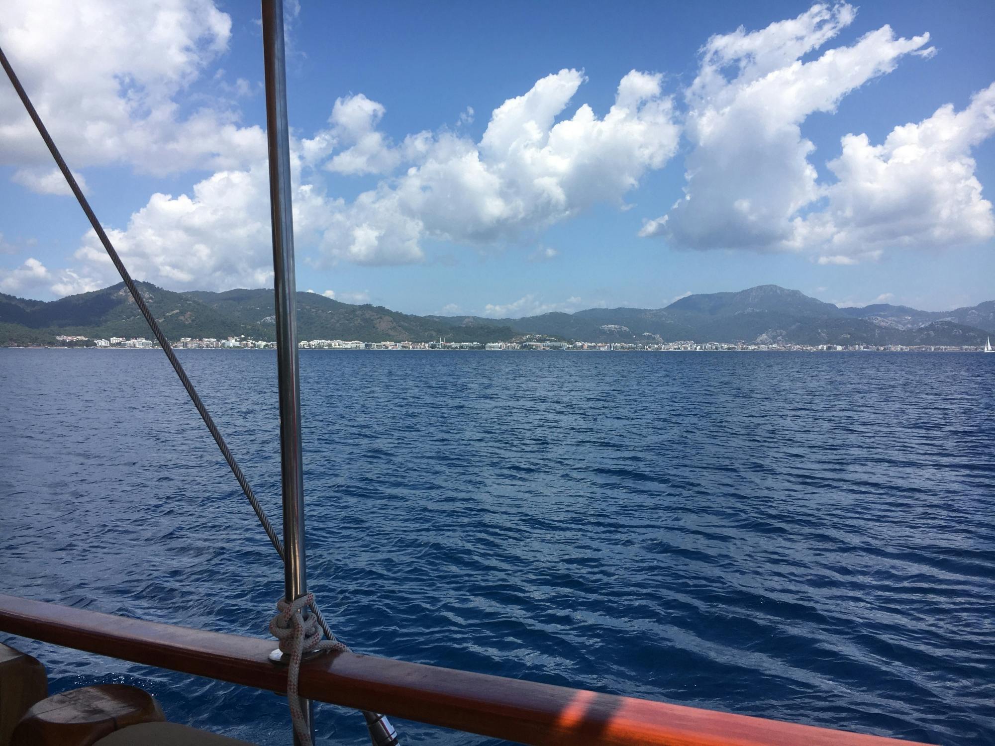 Paradise Bay sailboat cruise